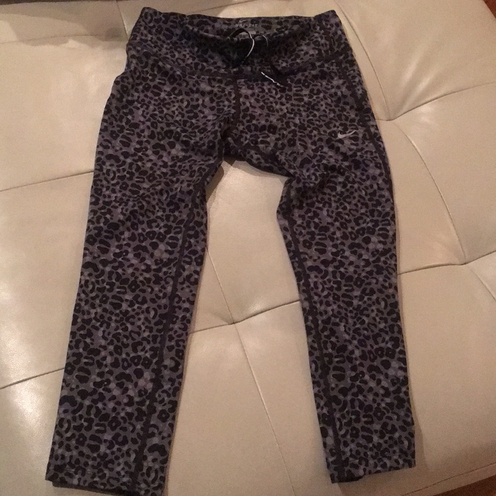 Nike DRI-Fit Capri Leggings